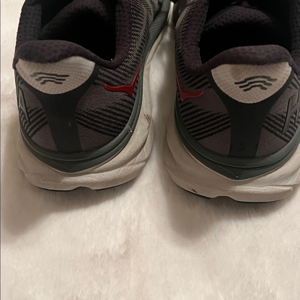 Hoka - Picture 5 of 7